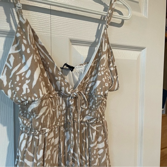 Streetwear Society Tan and White Dress Large - Picture 2 of 4